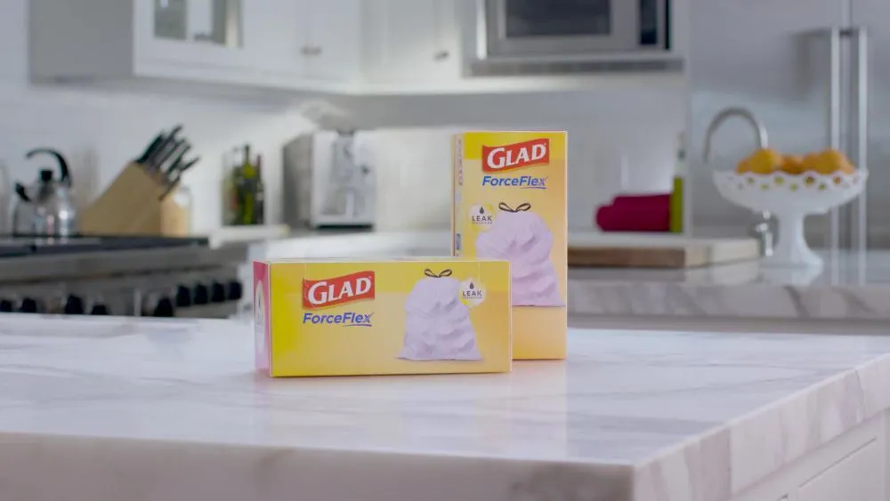 Glad ForceFlex 13 Gallon Tall Kitchen Trash Bags, Fresh Clean Scent, Febreze Freshness, 40 Bags