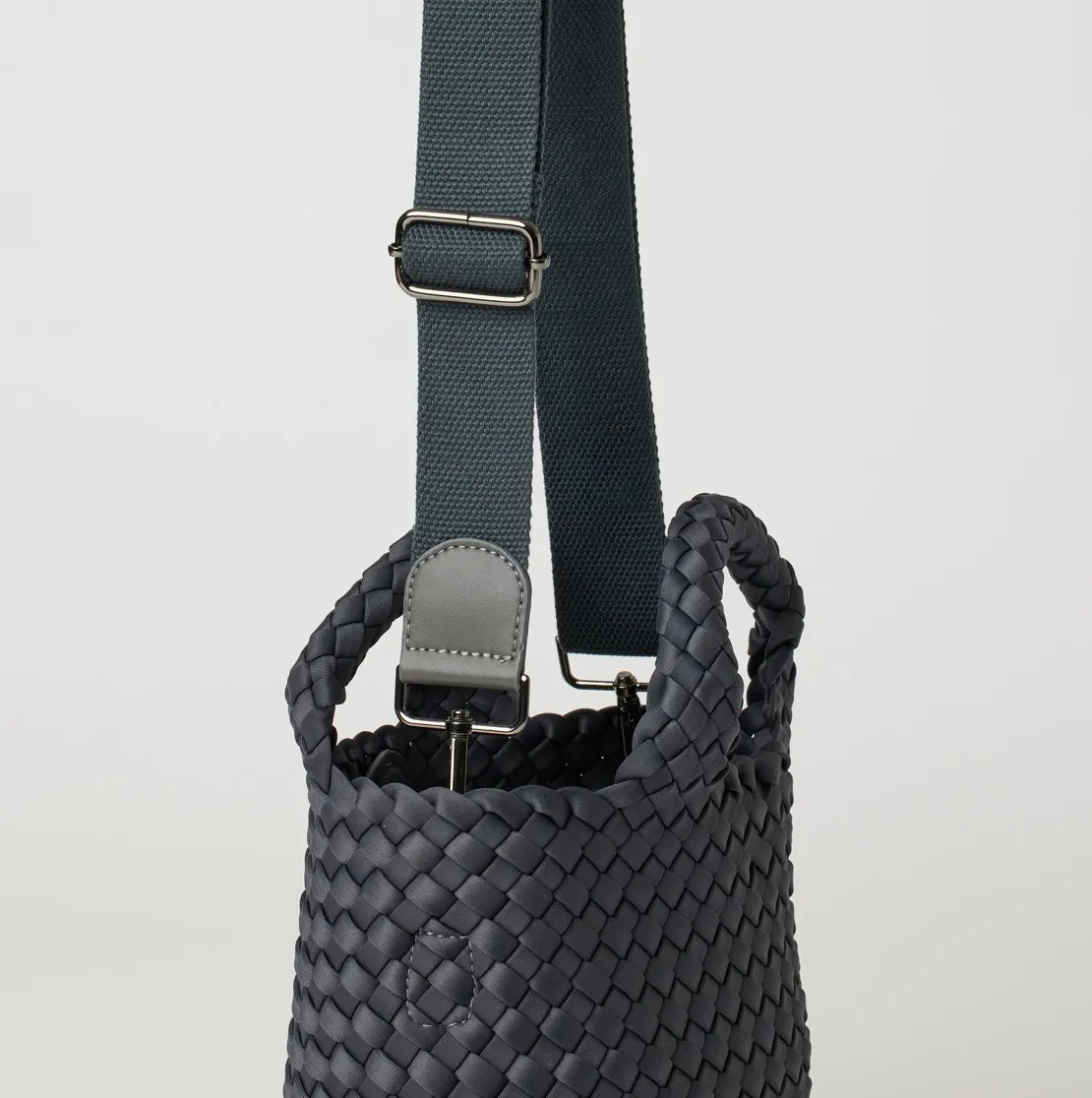 Lupe Crossbody Charcoal